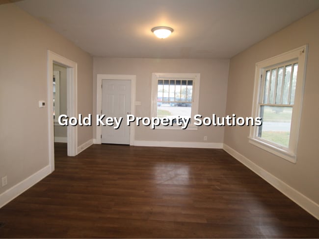 Building Photo - Spacious 2 BR 1 BA House with Covered Front Porch (SECTION 8 APPROVED)