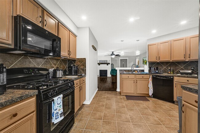 Building Photo - 9825 Hyacinth Way