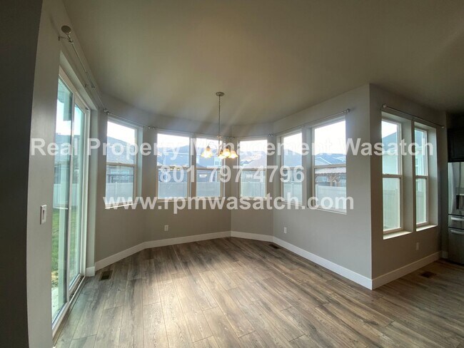 Building Photo - Rent This Beautiful 3 Bedroom 2.5 Bathroom...