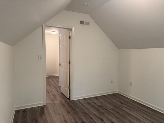 Building Photo - Three Bedroom Townhouse in Sherrills Ford with Bonus Room