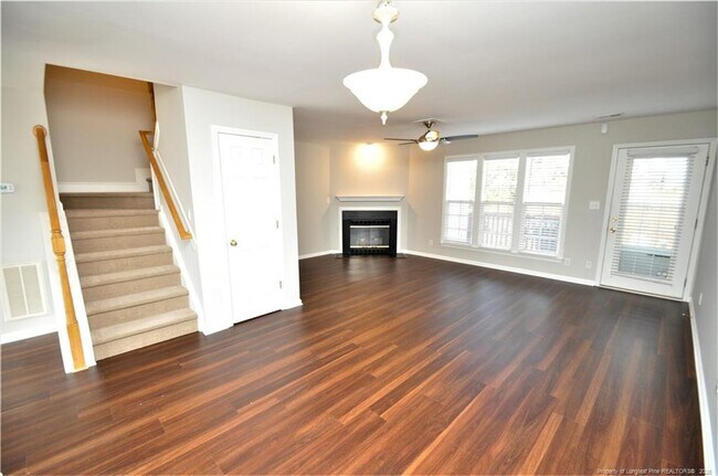 Building Photo - 402 Knightsborough Way