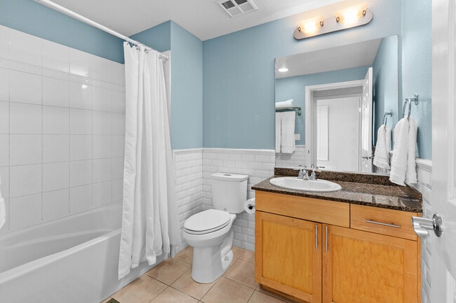 Building Photo - 1240 India St