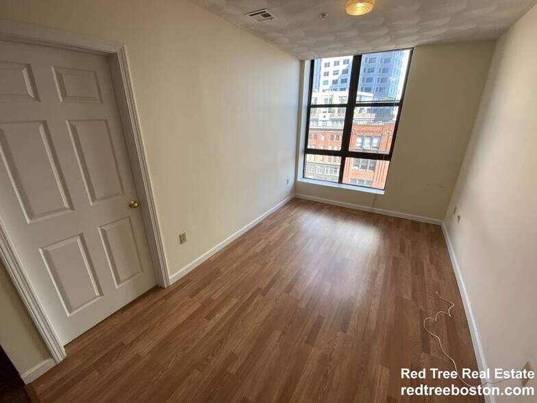 Building Photo - 81 Essex St