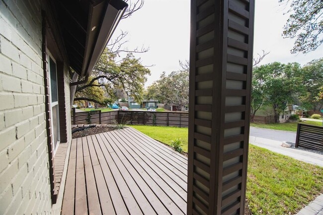 Building Photo - 2901 Gem Cir