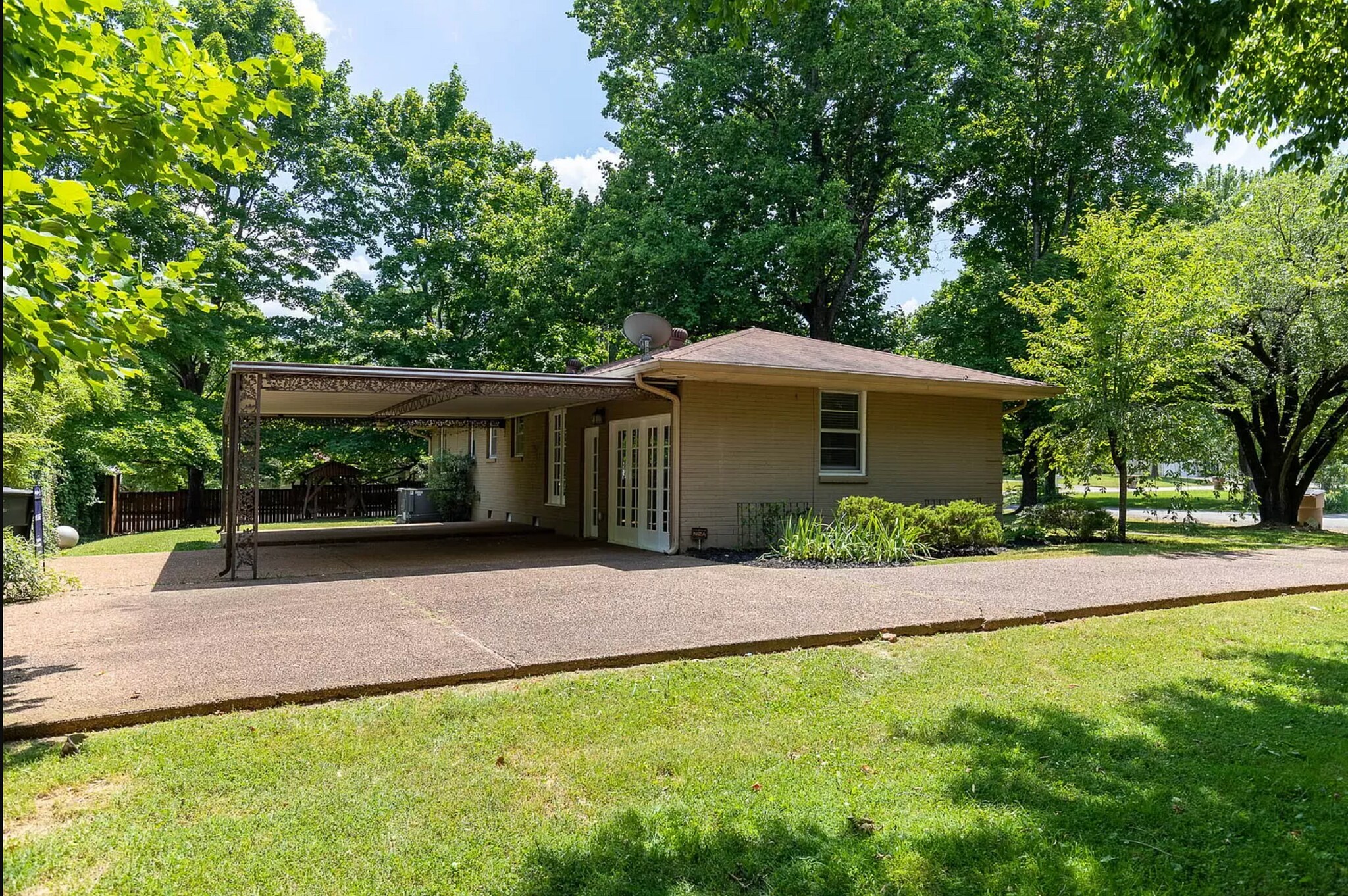 Building Photo - 260 Binkley Dr