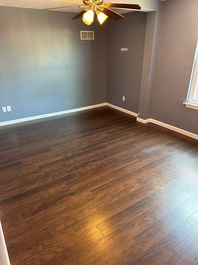 Building Photo - 1807 Jane St