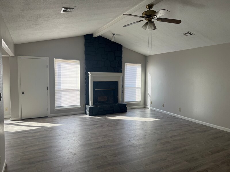 Building Photo - 1716 N Butternut Ave