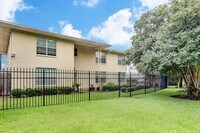 Building Photo - 6832 Bellgreen Dr