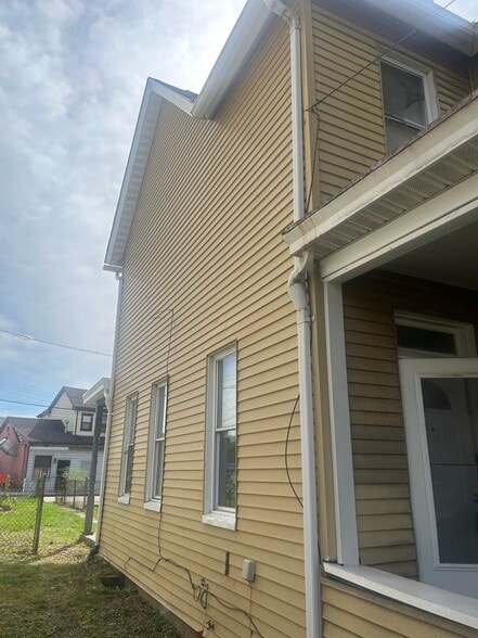 Building Photo - 1005 Broadway St