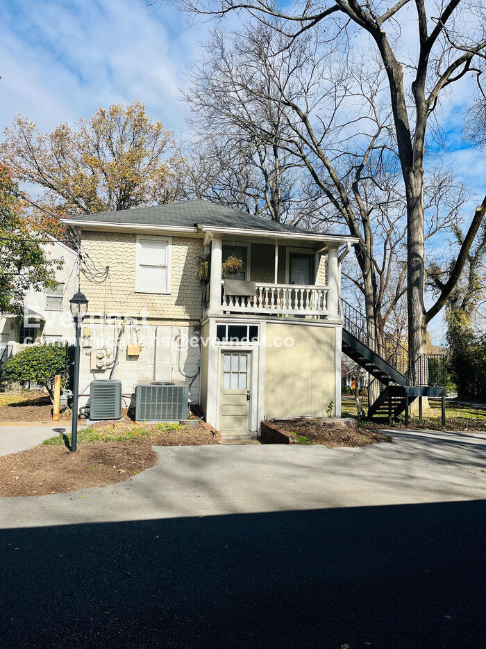 Building Photo - 454 Bowling Ave