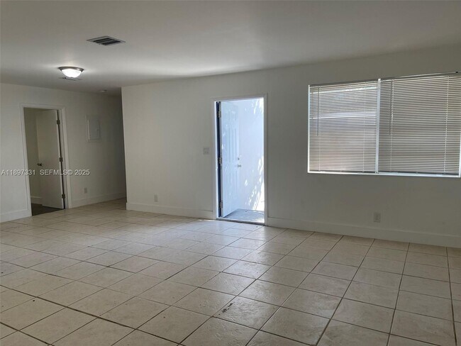 Building Photo - 1842 Madison St