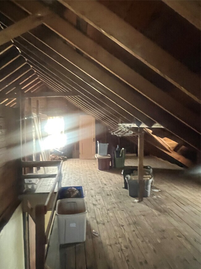 Building Photo - 208 S Liberty Ave