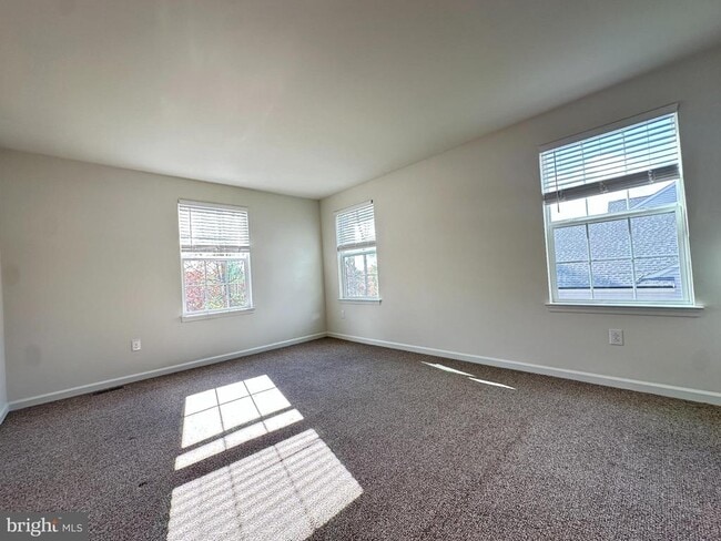 Building Photo - 377 Minck Ave