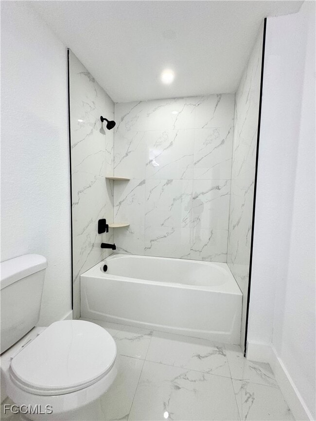 Building Photo - 670 Chemstrand St E