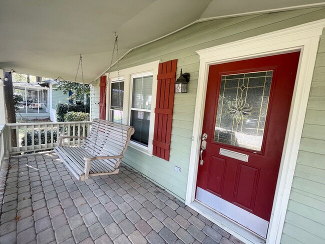 Building Photo - Rosewood Bungalow