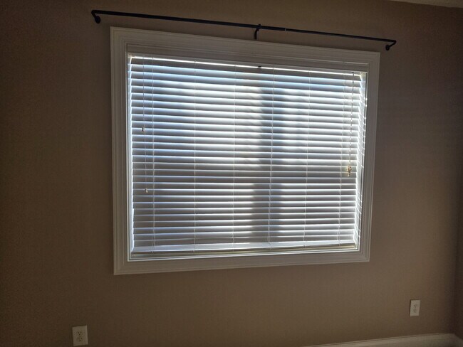 Building Photo - Spacious 4-Bedroom Home for Rent in Kings Grant Fayetteville – 15 Minutes from Fort Bragg