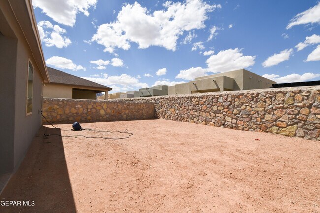 Building Photo - 51117 Desert Sunflower Ave
