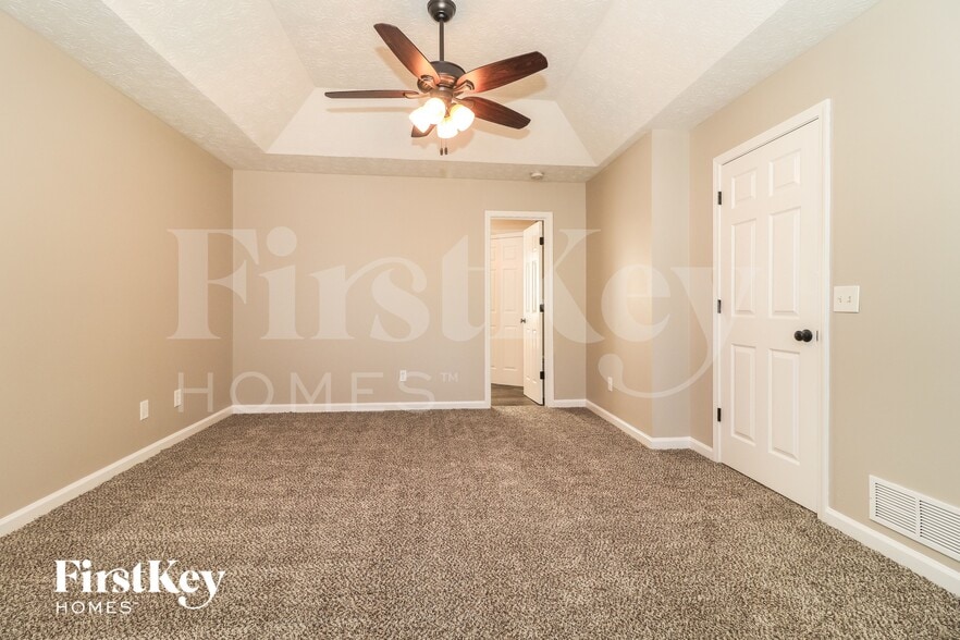 Building Photo - 333 Fairview Oak Pl