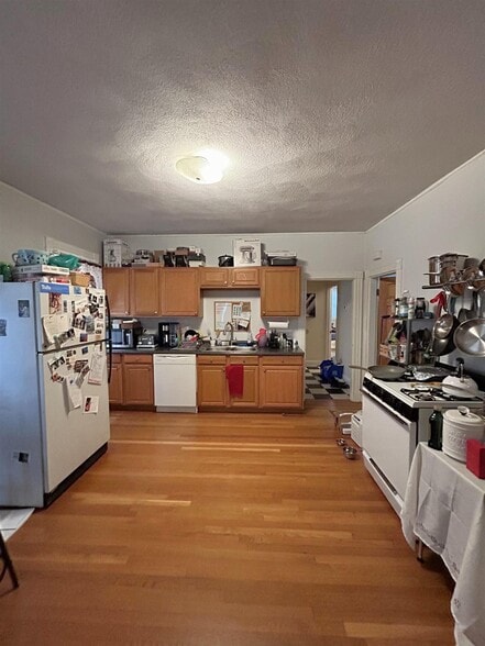 Building Photo - 578 Main St