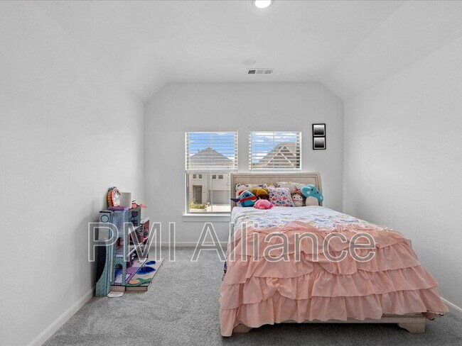 Building Photo - 4828 Celestial Rd