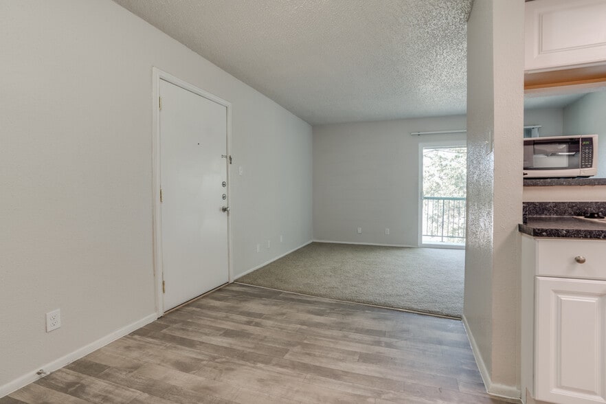 Building Photo - Woodland Apts San Antonio