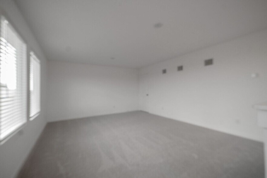 Building Photo - 2381 Avalon