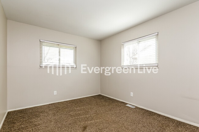 Building Photo - 204 W Boitnott Dr