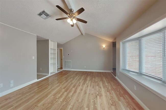 Building Photo - 13627 Montaigne Dr