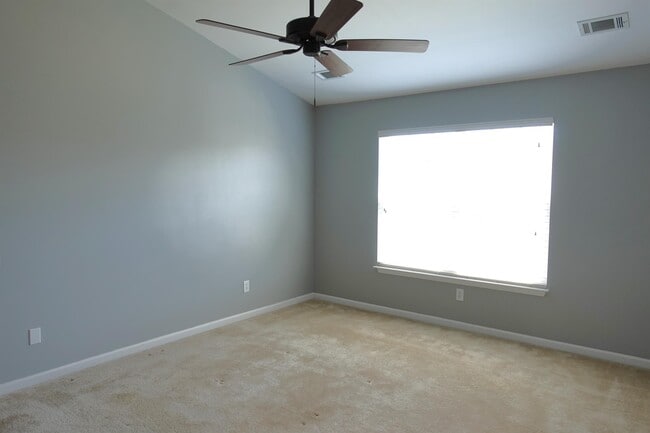 Building Photo - 202 Elise Dr