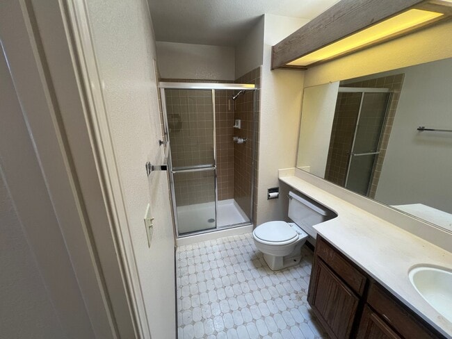 Building Photo - Spacious 3 bed 2.5 bath home in Mountain View. Must see!