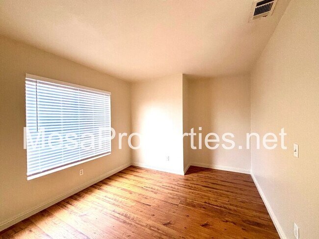 Building Photo - 10850 Villa St