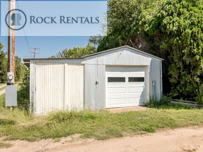 Building Photo - 4 Bed 2 Bath in Arlington