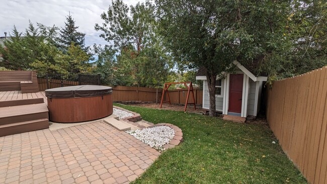 Building Photo - BEAUTIFUL 5 BED/3 BATH RANCHER WITH FINISH...