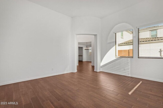 Building Photo - Breathtaking 5 bedroom home in Surprise!