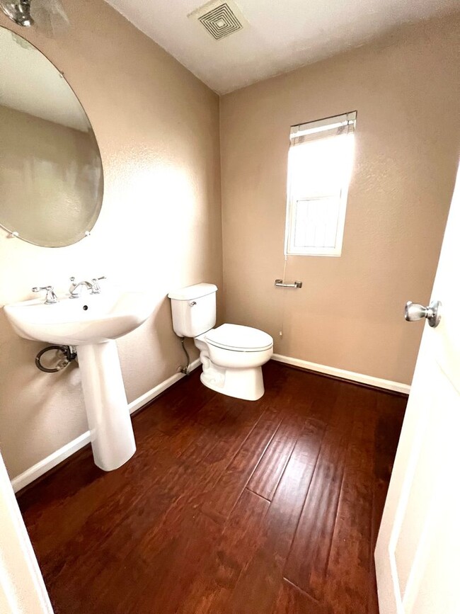 Building Photo - Modesto: $2529  3 bedroom 2.5 bath well ma...