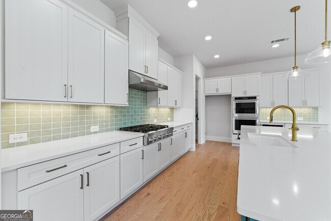 Building Photo - 2005 Vesper Pointe