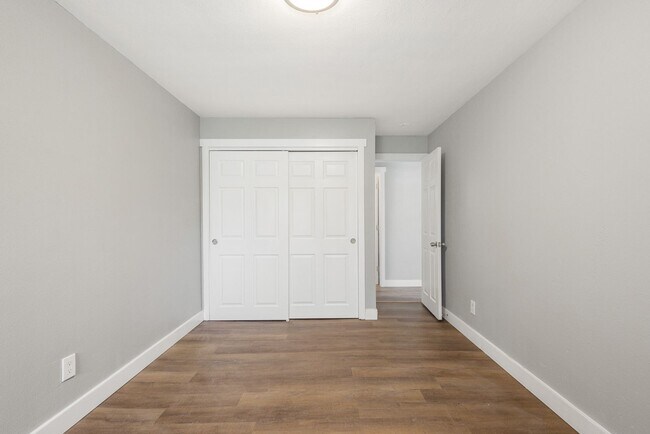 Building Photo - Lynnwood 4 Bedroom Rambler - Huge Lot and Storage Shed - NO CARPETS