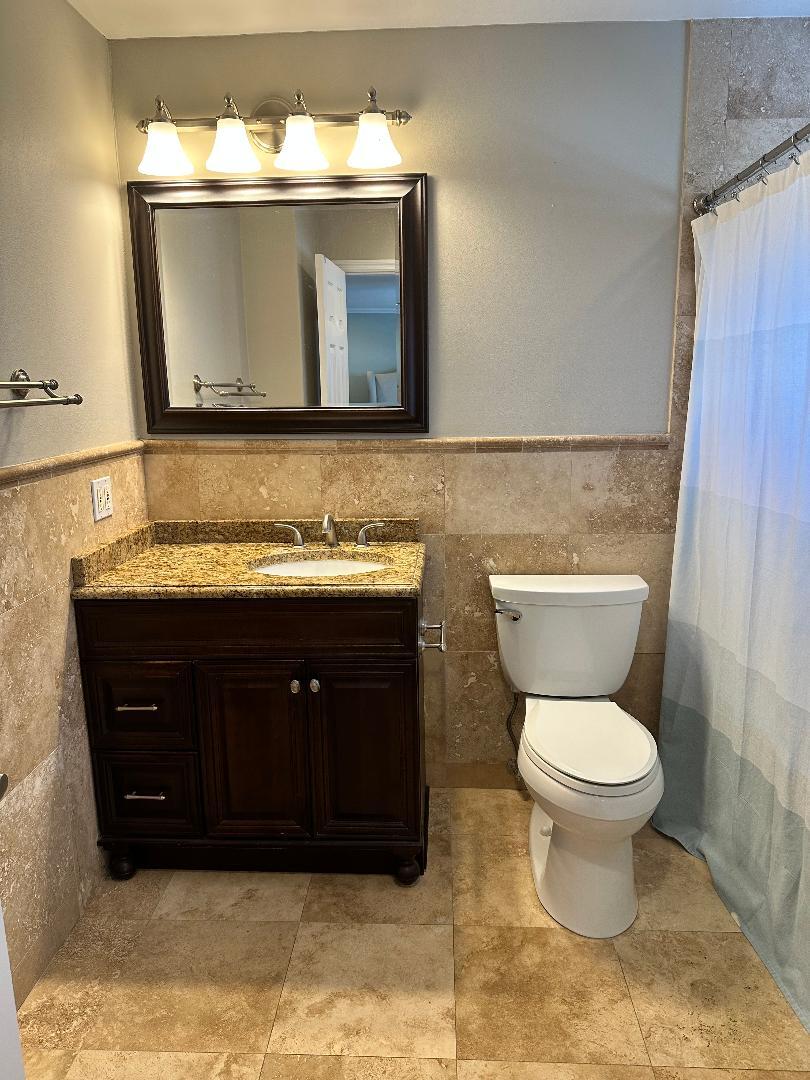 Building Photo - 8733 Bay Pointe Dr