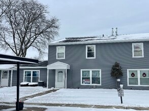 Building Photo - 9469 N Parkwood Dr