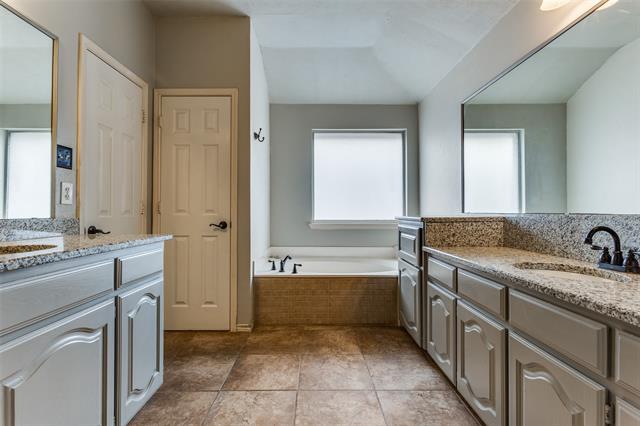 Building Photo - 1302 Lombardy Way