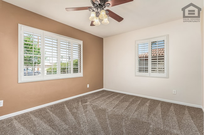 Building Photo - 3Bed/3Bath House at Thomas/7th Ave! Ready for Immediate Move-In! -- NO HOA! FULLY REMODELED!