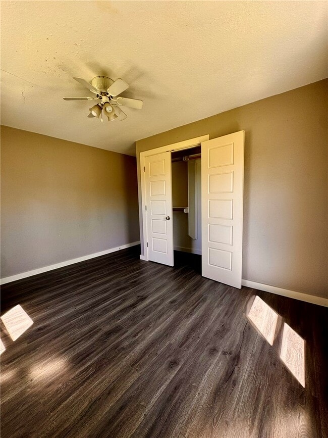 Building Photo - 803 E Greenfield St