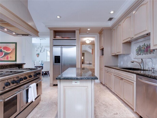 Building Photo - 615 Coral Way
