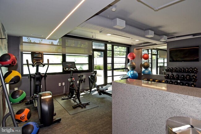 Building Photo - 1300 4th St SE