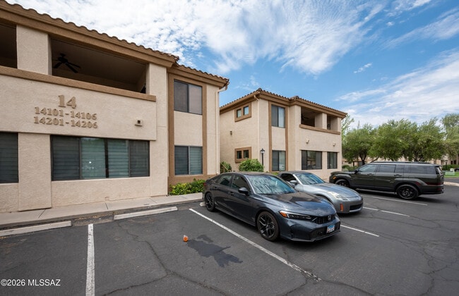 Building Photo - 2550 E River Rd