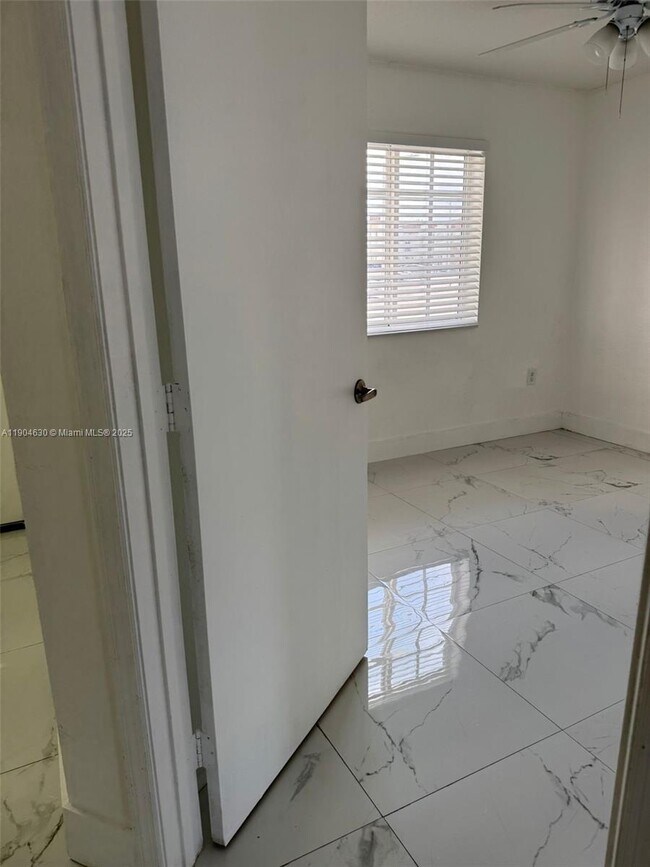 Building Photo - 618 SW 2nd Pl