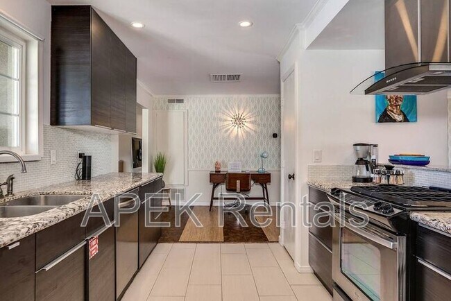 Building Photo - 2415 E Finley Rd