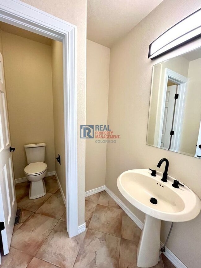 Building Photo - 2645 Rossmere St