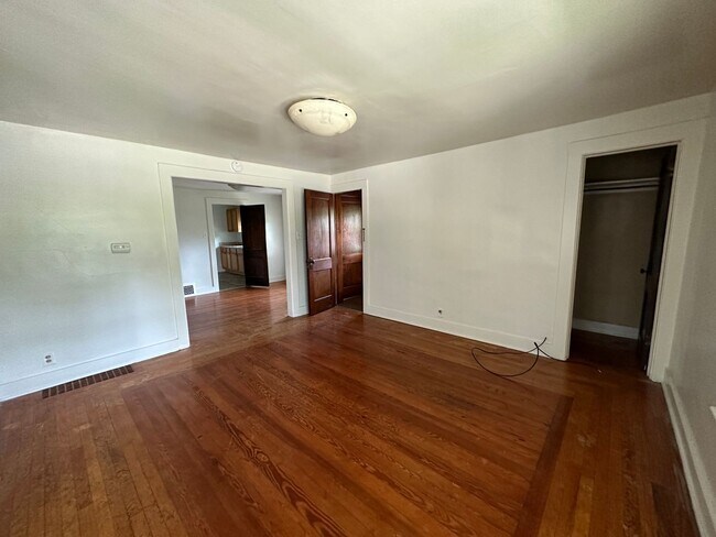 Building Photo - Fourth St 1707