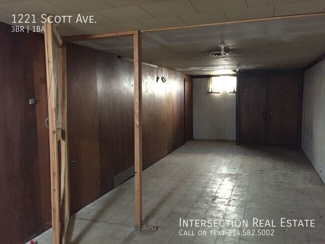 Building Photo - 1221 Scott Ave
